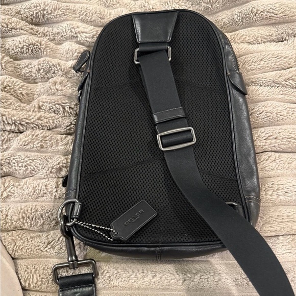 Coach Graham sling Backpack - Picture 3 of 7